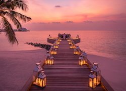 Morze, Zachód słońca, Pomost, Lampiony, Stół, Palma, Malediwy