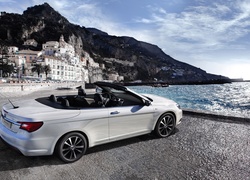 Lancia flavia cabrio nad morzem