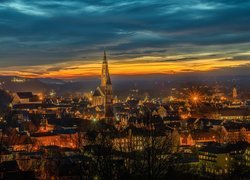 Niemcy, Bawaria, Landshut, Domy, Bazylika, Kościół św Marcina, Światła, Zachód słońca, Chmury