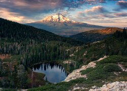 Stratowulkan, Góra, Mount Rainier, Jezioro, Tipsoo Lake, Las, Drzewa, Chmury, Waszyngton, Stany Zjednoczone