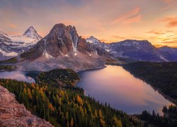 Kanada, Kolumbia Brytyjska, Park Prowincjonalny Mount Assiniboine, Góra, Mount Assiniboine, Jesień, Lasy, Jeziora, Jezioro Cerulean, Jezioro Sunburst Lake