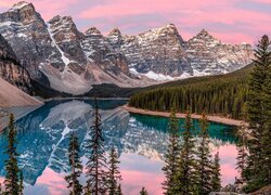 Kanada, Alberta, Park Narodowy Banff, Jezioro, Moraine, Drzewa, Góry