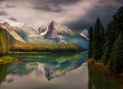 Park Narodowy Jasper, Jezioro Maligne, Lasy, Drzewa, Góry, Prowincja Alberta, Kanada