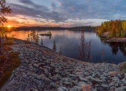 Jezioro Ładoga, Drzewa, Las, Zachód słońca, Chmury, Karelia, Rosja