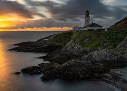 Latarnia morska, Latarnia morska, Douglas Lighthouse, Skały, Morze Irlandzkie, Wschód słońca, Wyspa Man, Wielka Brytania