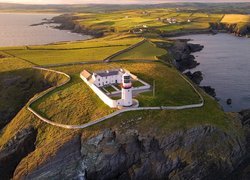 Latarnia morska, Galley Head Lighthouse, Skały, Morze, Irlandia