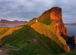 Dania, Wyspy Owcze, Wyspa Kalsoy, Morze, Góry, Skały, Latarnia morska, Kallur Lighthouse