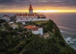 Latarnia morska na przylądku Cabo da Roca w Portugalii