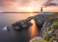 Morze, Wybrzeże, Latarnia morska, Bressay Lighthouse, Skały, Wschód słońca, Wyspa Bressay, Szkocja