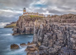 Szkocja, Wyspa Skye, Latarnia morska Neist Point, Morze Szkockie, Skały