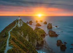 Latarnia morska Nugget Point Fighthouse w Nowej Zelandii