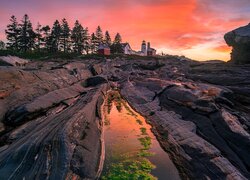 Skały, Latarnia morska, Pemaquid Point Lighthouse, Drzewa, Zachód słońca, Stan Maine, Stany Zjednoczone