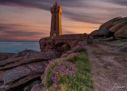 Latarnia morska, Phare de Men Ruz, Skały, Droga, Morze, Perros Guirec, Bretania, Francja