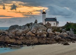 Skały, Latarnia morska, Phare de Pontusval, Brignogan-Plage, Francja