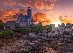 Latarnia morska, Phare de Pontusval, Skały, Zachód słońca, Brignogan-Plage, Francja