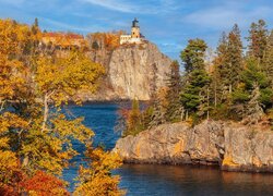 Latarnia morska Split Rock na skałach