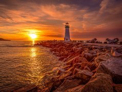 Morze, Latarnia morska Walton Lighthouse, Santa Cruz, Stan Kalifornia, Stany Zjednoczone, Kamienie, Wschód słońca, Chmury