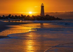 Wschód słońca, Morze, Skały, Latarnia morska, Walton Lighthouse, Plaża, Seabright State Beach, Santa Cruz, Kalifornia, Stany Zjednoczone