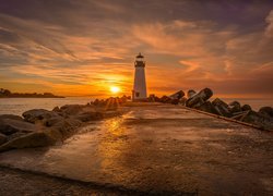  Morze, Latarnia morska Walton Lighthouse, Santa Cruz, Stan Kalifornia, Stany Zjednoczone, Kamienie, Wschód słońca, Chmury