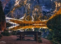 Jezioro, Pragser Wildsee, Lago di Braies, Ławka, Góry, Dolomity, Tyrol, Włochy