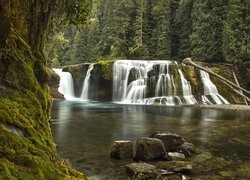 Rezerwat Gifford Pinchot, Rzeka Lewis River, Wodospad, Lower Lewis River Falls, Drzewa, Las, Chmury, Stan Waszyngton, Stany Zjednoczone