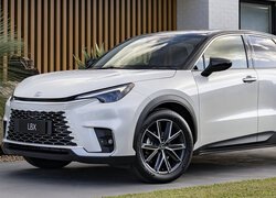 Biały, Lexus LBX