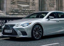 Lexus LS, Hybryda, 2021