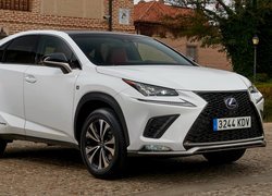 Lexus NX Hybrid F Sport, 2017