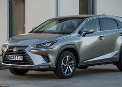 Lexus NX Hybryda przód i bok