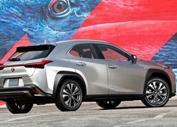 Lexus UX200 przy ścianie z graffiti