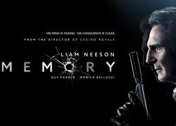 Liam Neeson jako Alex Lewis na plakacie do fimu Memory