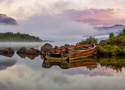 Góry, Mgła, Jezioro Mosvatnet, Kamienie, Łódka, Stavanger, Norwegia