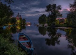 Łódka na rzece Trubezh w Peresławie Zaleskim