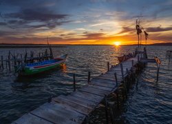 Port, Porto Palafita da Carrasqueira, Jezioro, Pomosty, Łódka, Zachód słońca, Portugalia