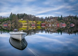 Łódka u wybrzeży Norwegii w pobliżu miejscowości Egersund