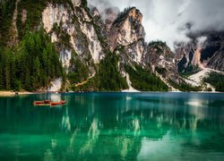 Góry, Dolomity, Chmury, Jezioro, Braies Lake, Pragser Wildsee, Łodzie, Lasy, Włochy