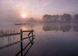 Jezioro, Knapps Loch, Drzewa, Wschód słońca, Łódki, Mgła, Szkocja