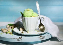 Lody pistacjowe w filiżance