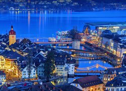 Stare miasto, Wieża zegarowa, Domy, Mosty, Wieża wodna, Rzeka Reuss, Jezioro Czterech Kantonów, Lucerna, Szwajcaria