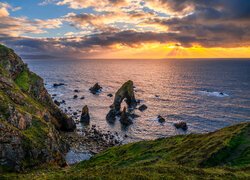 Irlandia, Donegal, Wybrzeże, Skały, Łuk, Morze, Zachód słońca, Chmury