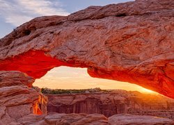 Łuk Mesa Arch w Parku Narodowym Canyonlands