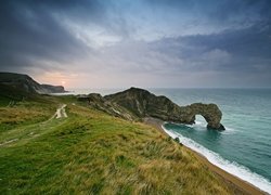 Łuk wapienny Durdle Door na Wybrzeżu Jurajskim w hrabstwie Dorset w Anglii