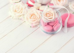 Makaroniki i białe róże