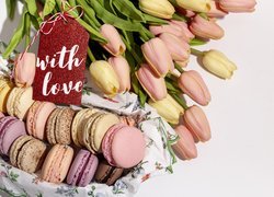 Kwiaty, Kolorowe, Tulipany, Koszyk, Ciasteczka, Makaroniki, Zawieszka, Napis, With love