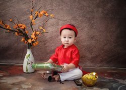 Male dziecko w tradycyjnym stroju wietnamskim