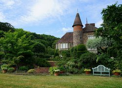 Mały dworek z ogrodem w angielskiej wsi Little Malvern