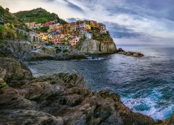 Włochy, Liguria, Gmina Riomaggiore, Miejscowość Manarola, Wybrzeże, Domy, Morze