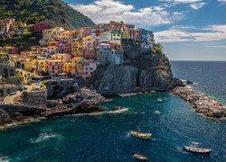 Wybrzeże, Cinque Terre, Morze Liguryjskie, Domy, Skały, Łódki, Manarola, Gmina Riomaggiore, Włochy