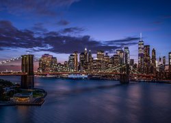 Brooklyn Bridge, Most Brookliński, Wieżowce, Świt, Cieśnina East River, Nowy Jork, Manhattan, Stany Zjednoczone