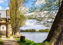 Marmurowy Pałac nad jeziorem Heiligersee w Poczdamie